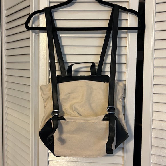 Vegan  canvas DEUX LUX adjustable back pack purse Never used with dust bag - Picture 2 of 7